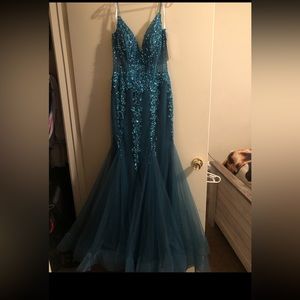 blue prom dress only worn once it’s a size 12 really good condition